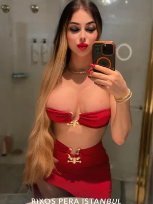 Asli Turgut Reis 28 yaşında uzun boylu — fotoğraf 1