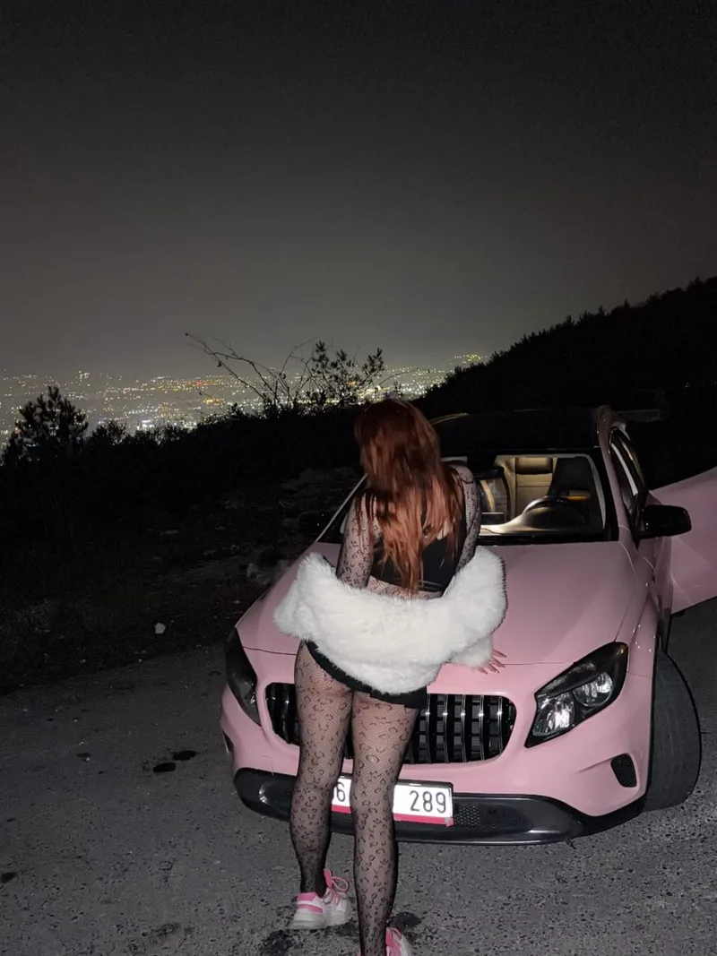 Asli Sarıgazi 22 yaşında esmer — fotoğraf 6