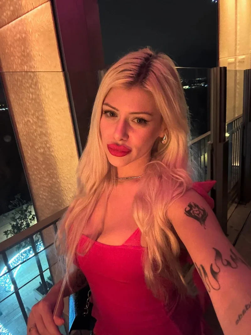 Asli Bomonti 26 yaşında zayıf — fotoğraf 2