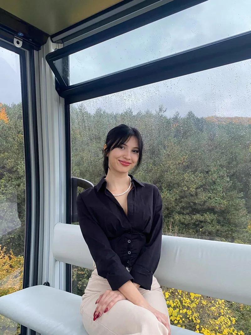 Aylin Maslak 23 yaşında uzun boylu — fotoğraf 6