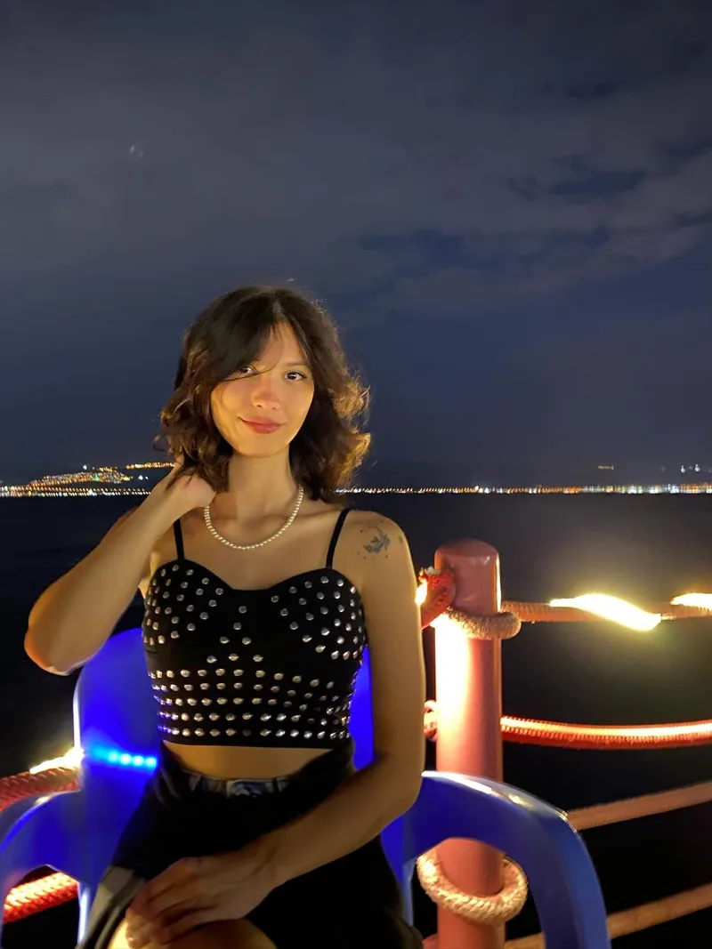 Aylin Maslak 23 yaşında uzun boylu — fotoğraf 1