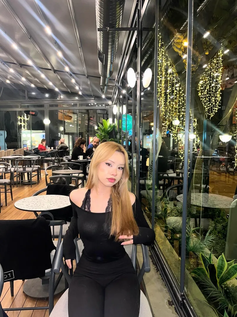 Banu Kuzguncuk 22 yaşında esmer — fotoğraf 2