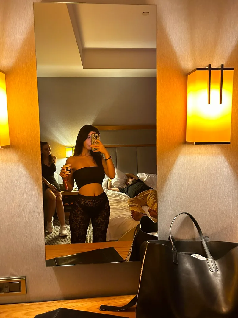 Berrak Beylerbeyi 20 yaşında kumral — fotoğraf 1