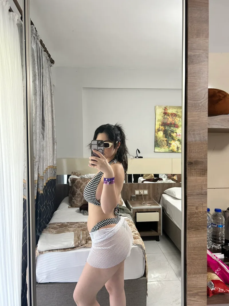 Burcu Beşiktaş 22 yaşında sohbet dostu — fotoğraf 1