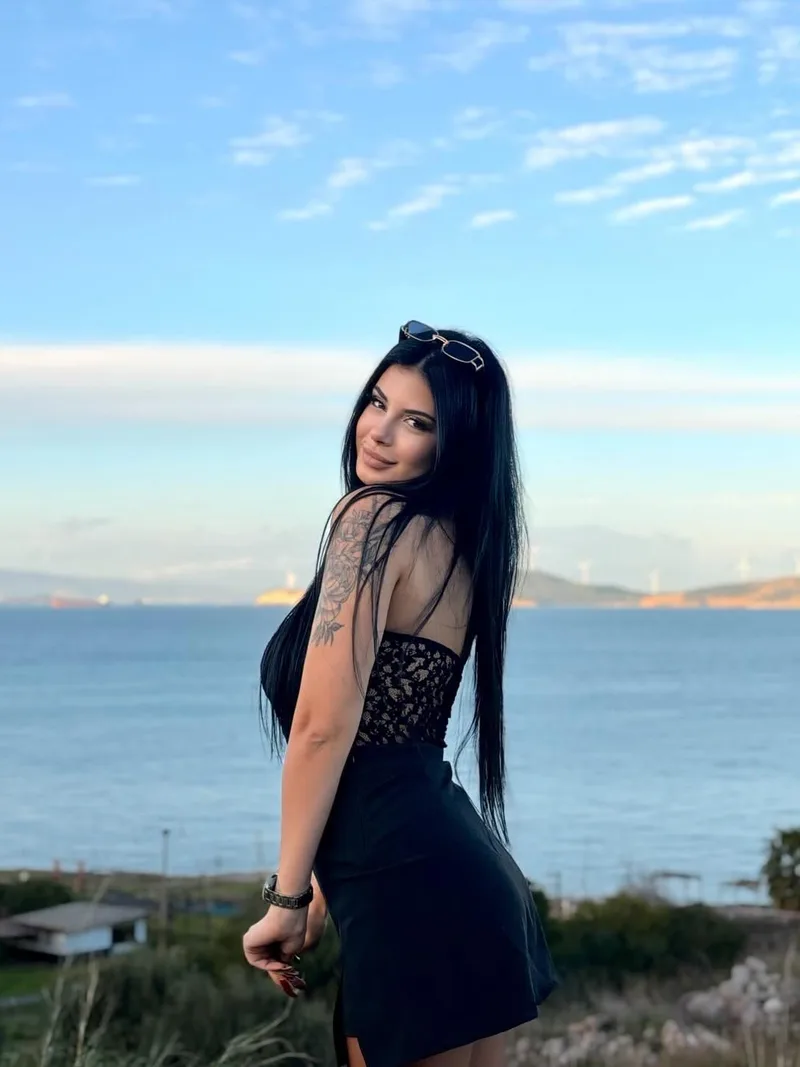 Duygu Barbaros 22 yaşında uzun boylu — fotoğraf 6