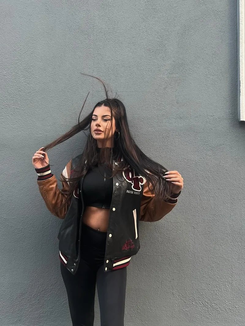 Duygu Barbaros 22 yaşında uzun boylu — fotoğraf 2
