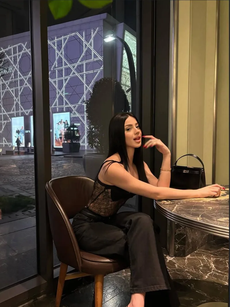 Ecem Kaynarca 22 yaşında uzun boylu — fotoğraf 2