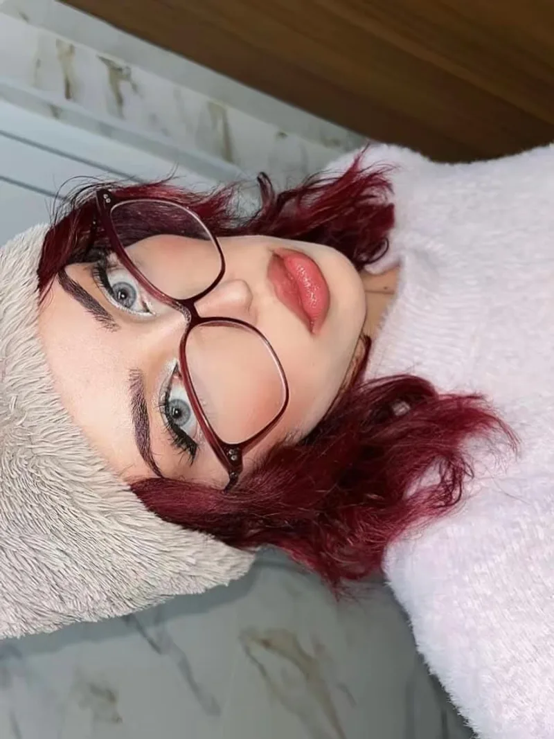 Ela Etiler 25 yaşında sarışın — fotoğraf 3