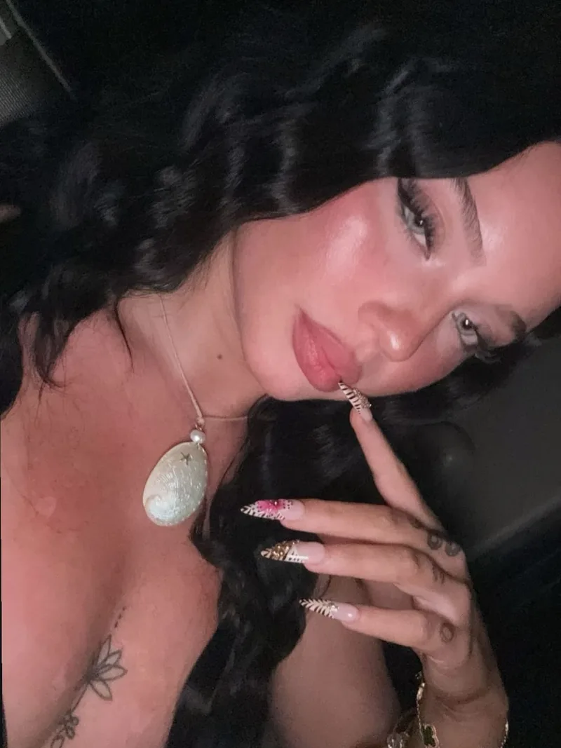 Elena Barbaros 22 yaşında kumral — fotoğraf 3