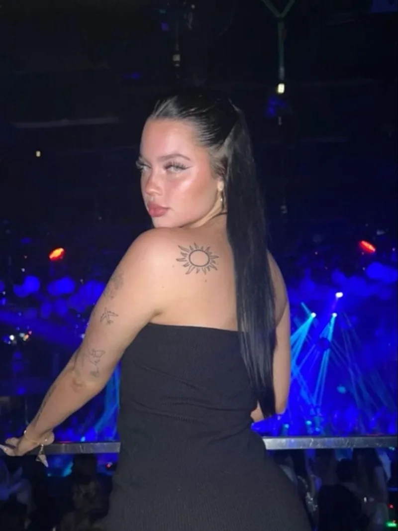 Elena Barbaros 22 yaşında kumral — fotoğraf 2