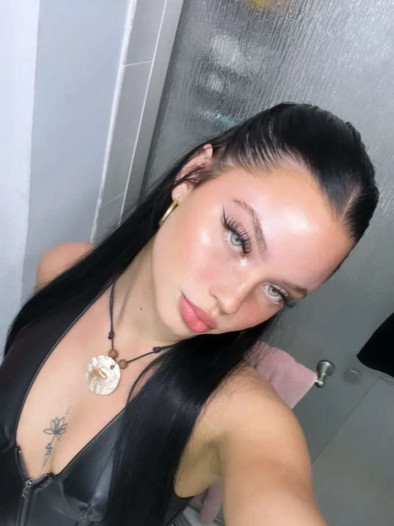 Elena Barbaros 22 yaşında kumral — fotoğraf 6