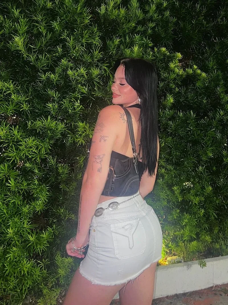 Elena Barbaros 22 yaşında kumral — fotoğraf 1