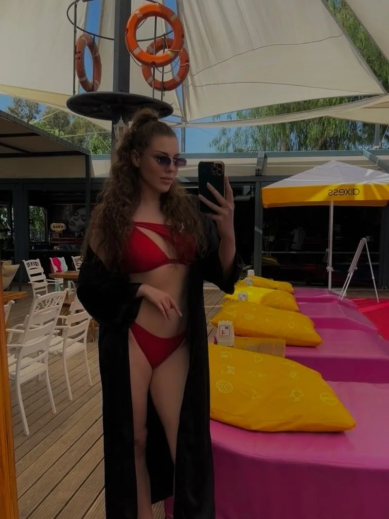Elif Merkez 24 yaşında kızıl — fotoğraf 1