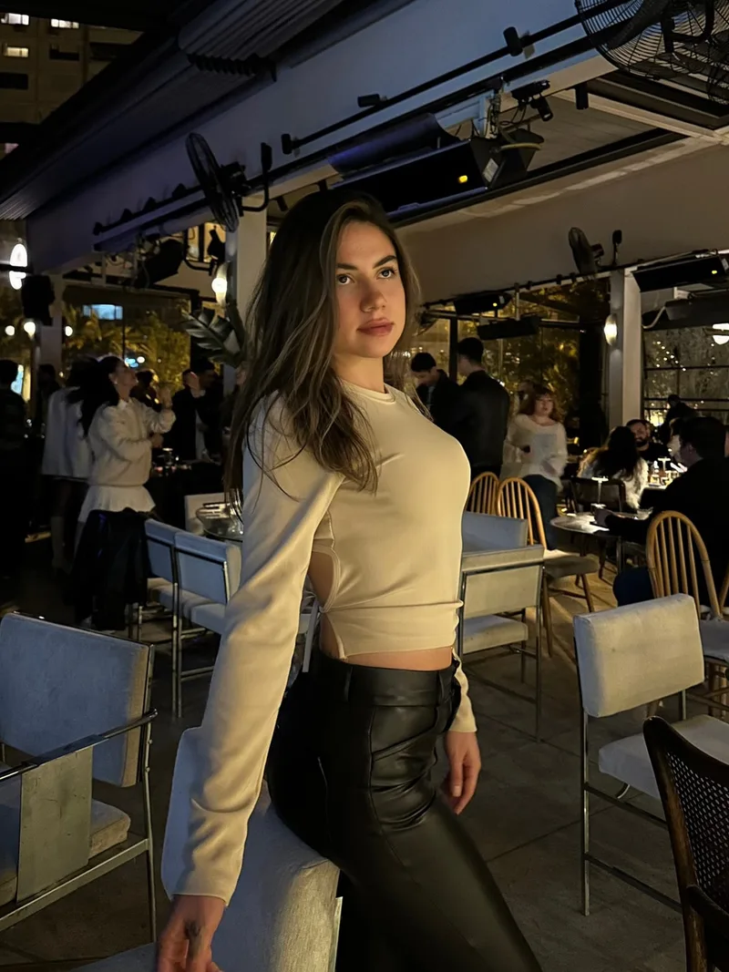 Gizem Küçükbakkalköy 29 yaşında uzun boylu — fotoğraf 2