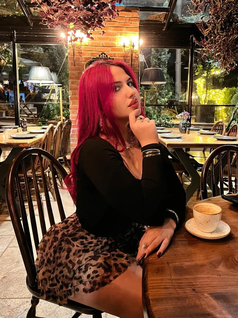 Hande Galata 25 yaşında beyaz tenli — fotoğraf 5