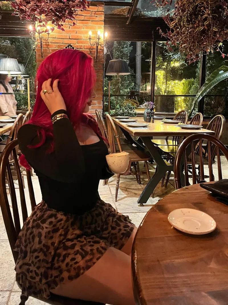 Hande Galata 25 yaşında beyaz tenli — fotoğraf 2