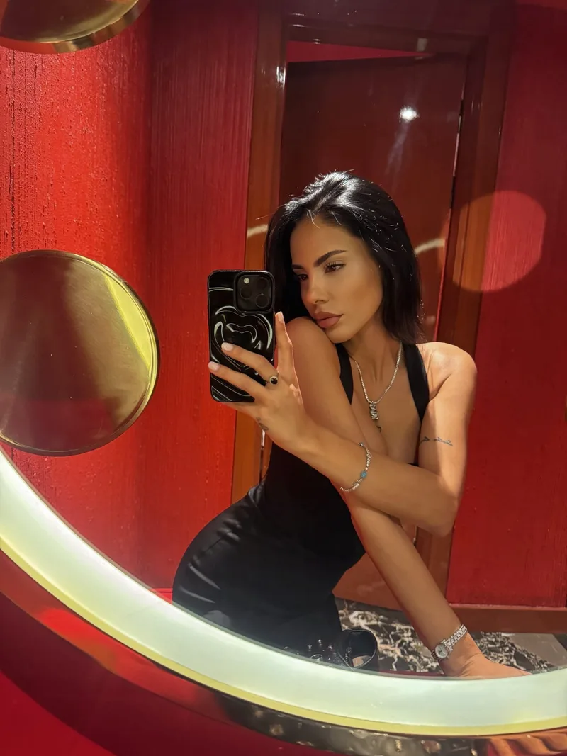 Ilayda Velibaba 26 yaşında balık etli — fotoğraf 1