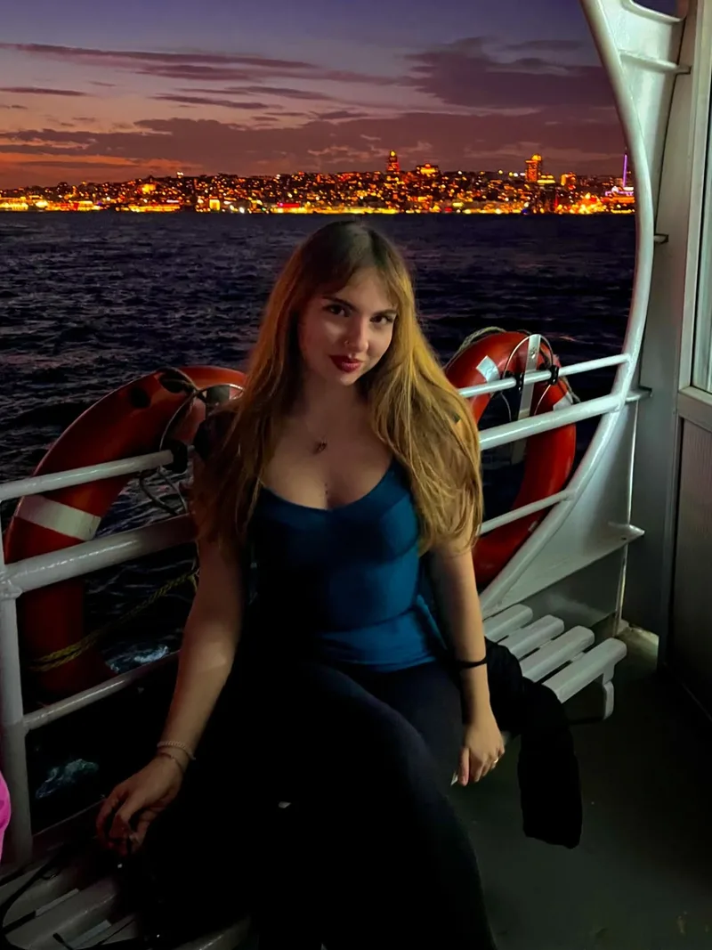 Irem Bebek 24 yaşında zayıf — fotoğraf 2