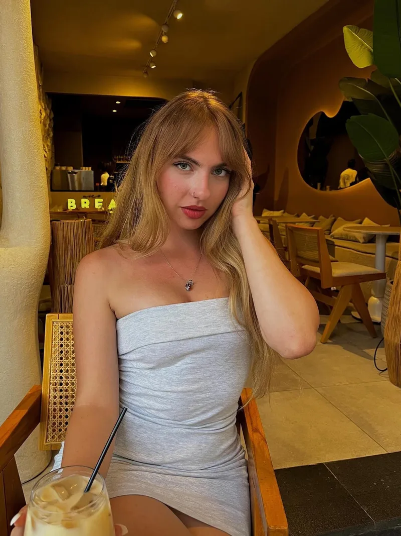 Irem Bebek 24 yaşında zayıf — fotoğraf 3