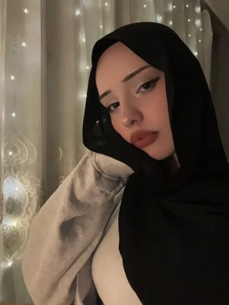 İdil Gülbağ 24 yaşında uzun boylu — fotoğraf 1