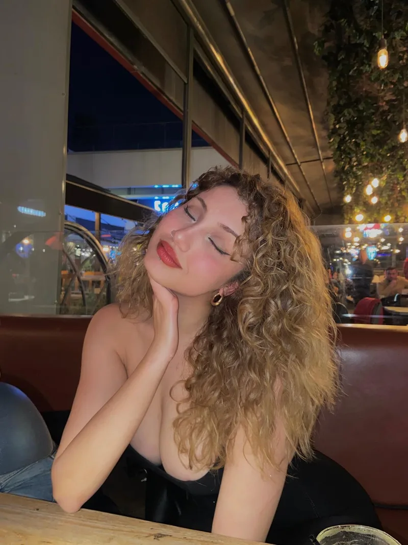 Jale Seyrantepe 24 yaşında kızıl — fotoğraf 5