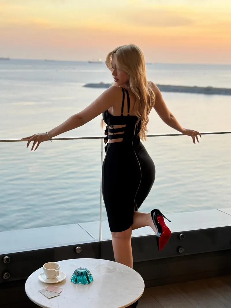 Kumsal Karaköy 26 yaşında kızıl — fotoğraf 2