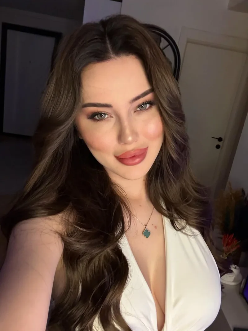 Lara Gülbağ 22 yaşında beyaz tenli — fotoğraf 6