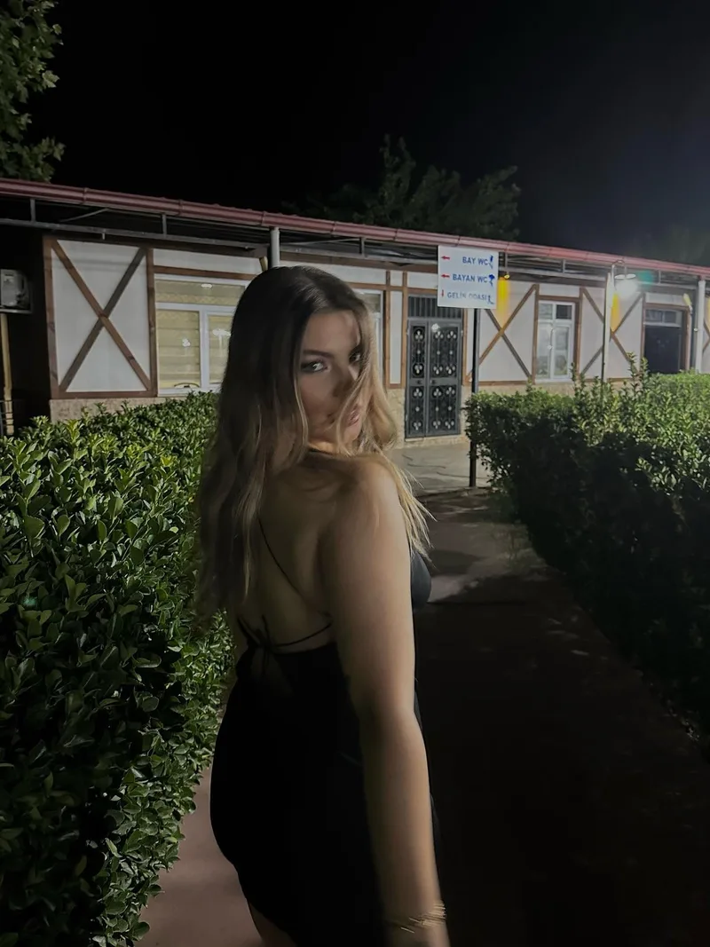 Öykü Maslak 26 yaşında kızıl — fotoğraf 2