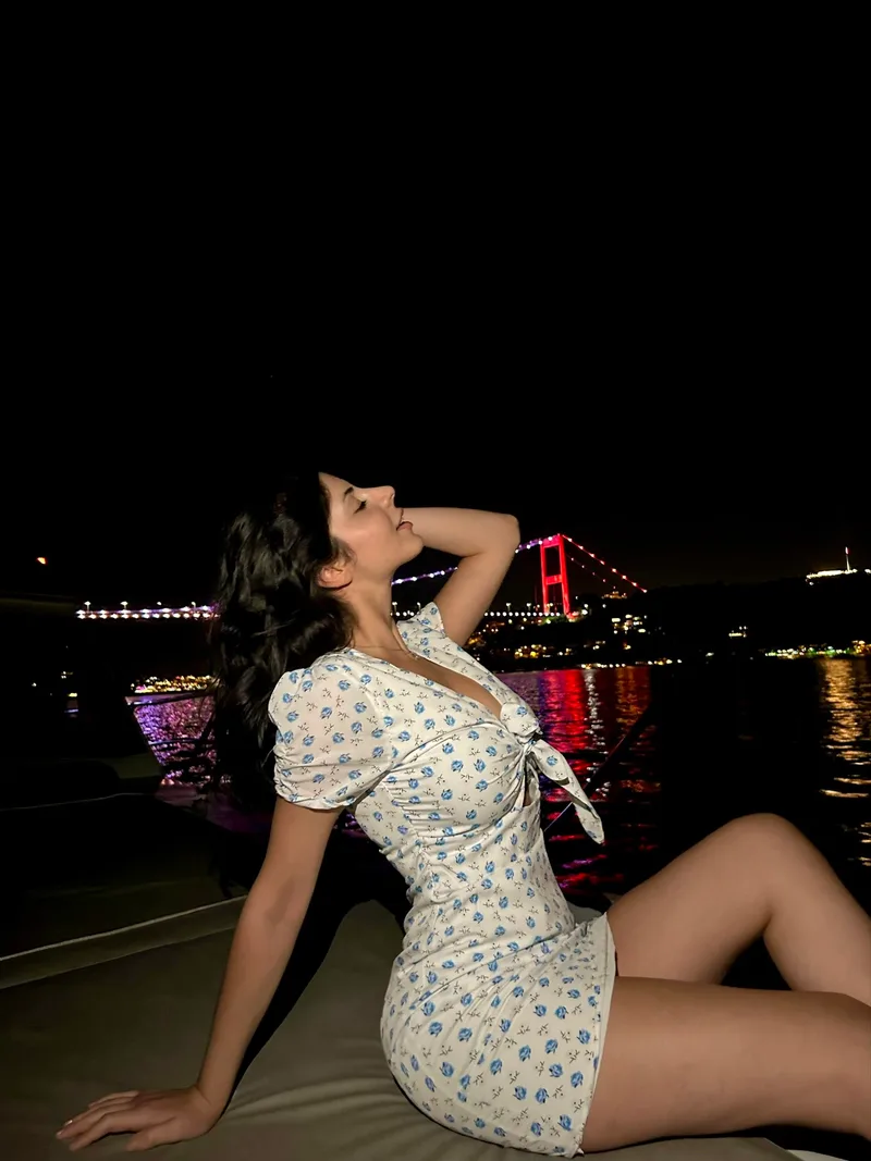 Özge Florya 20 yaşında vip — fotoğraf 1