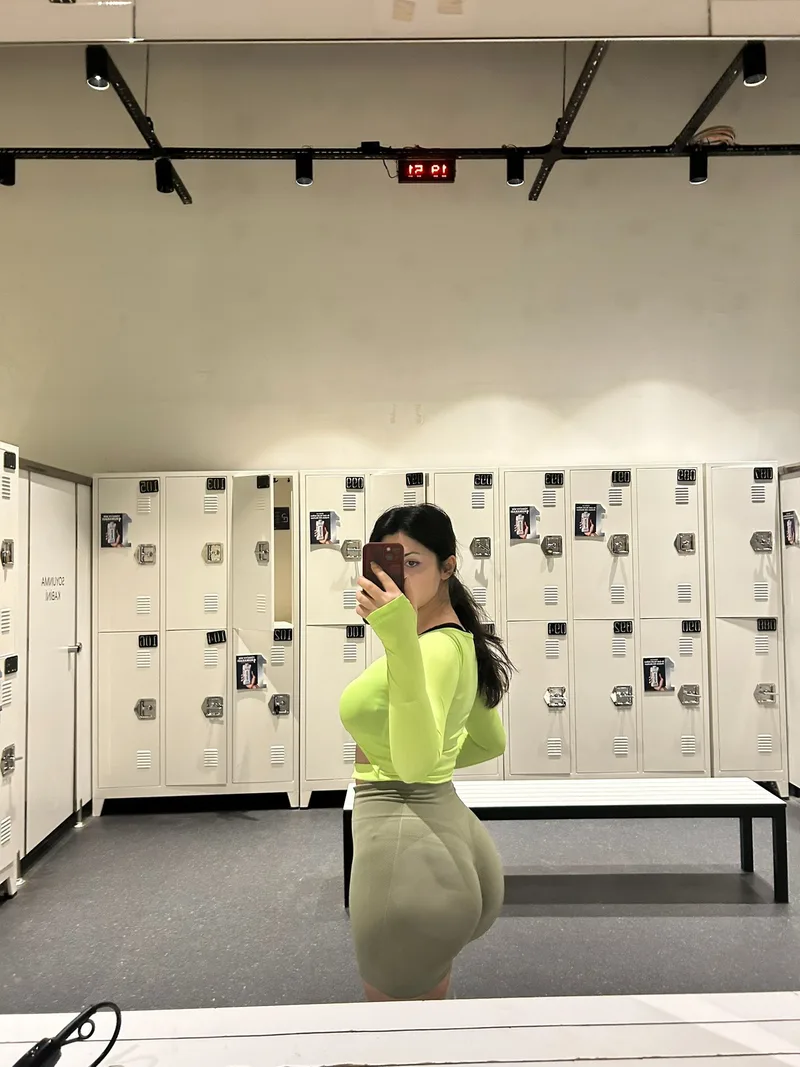 Saliha Caddebostan 21 yaşında uzun boylu — fotoğraf 1