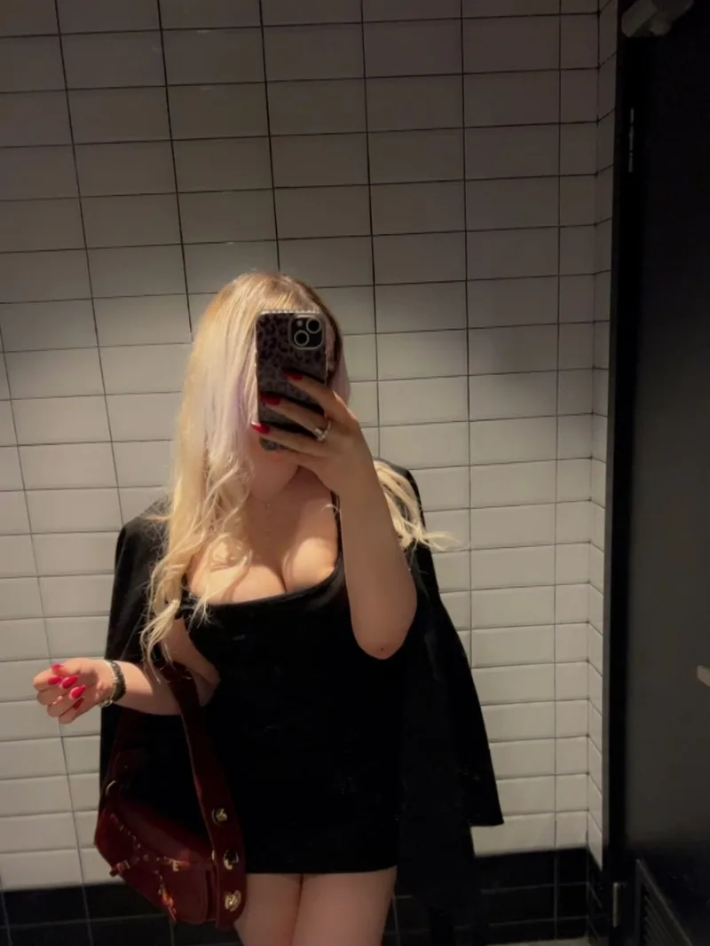 Selin Taksim 22 yaşında sarışın — fotoğraf 3