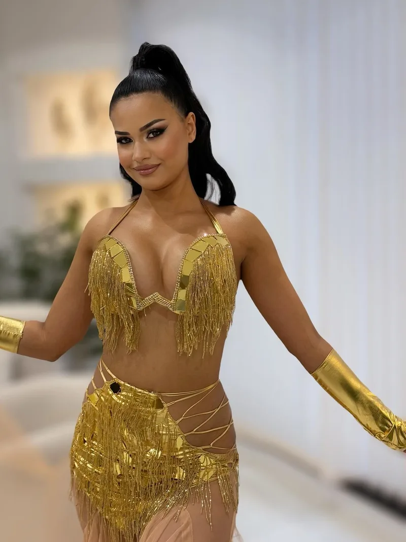 Selin Cevizli 24 yaşında esmer — fotoğraf 4