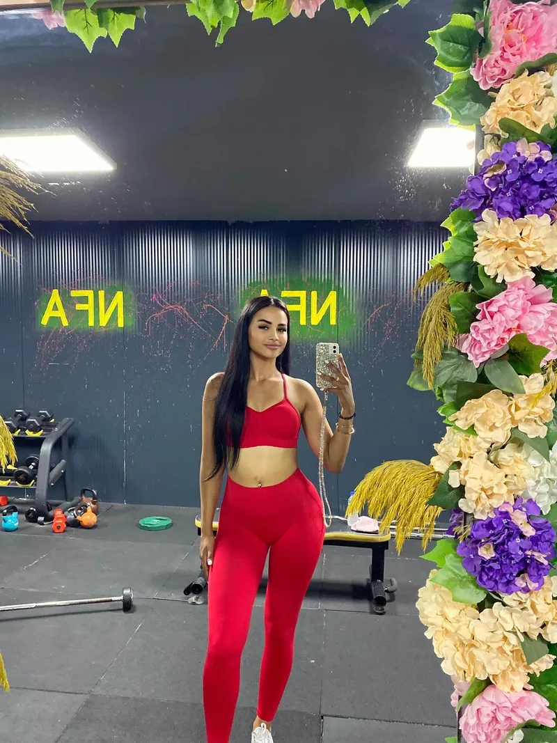 Selin Cevizli 24 yaşında esmer — fotoğraf 6