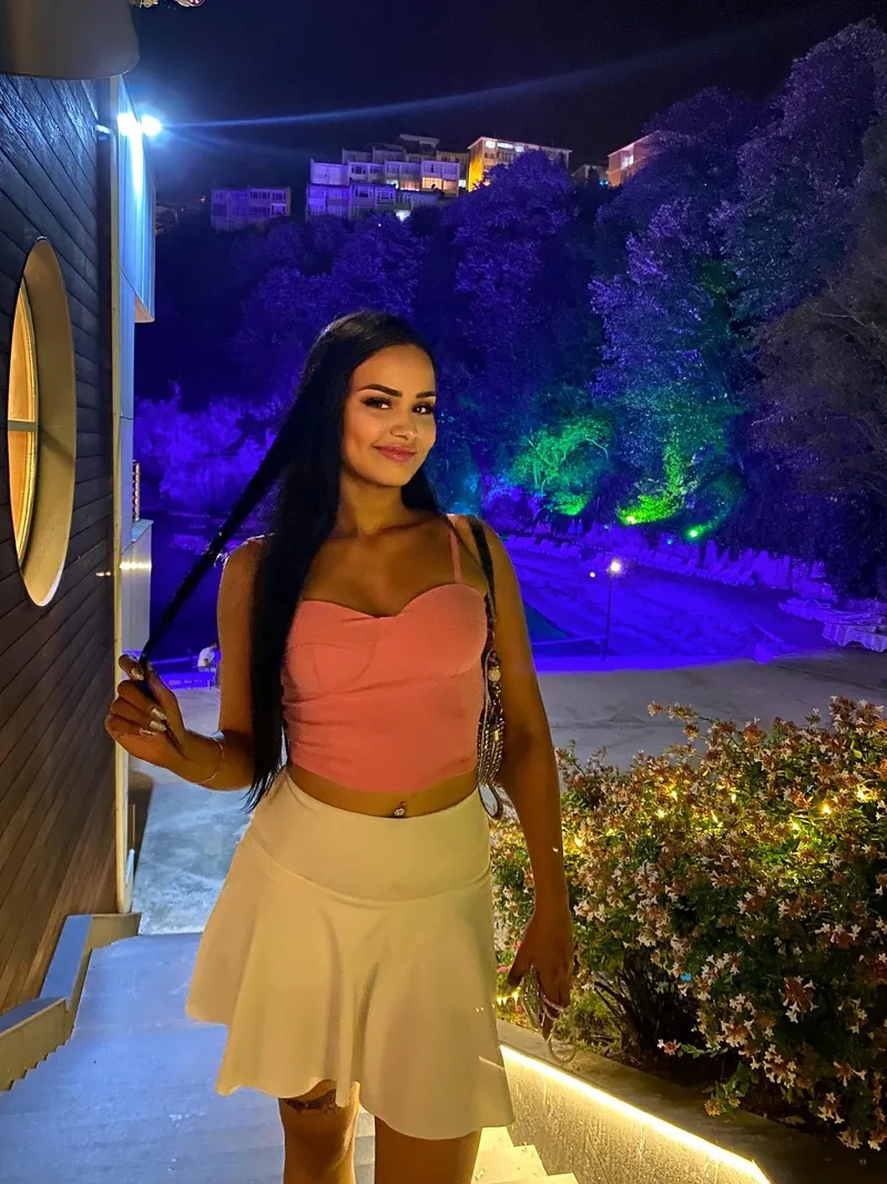 Selin Cevizli 24 yaşında esmer — fotoğraf 5