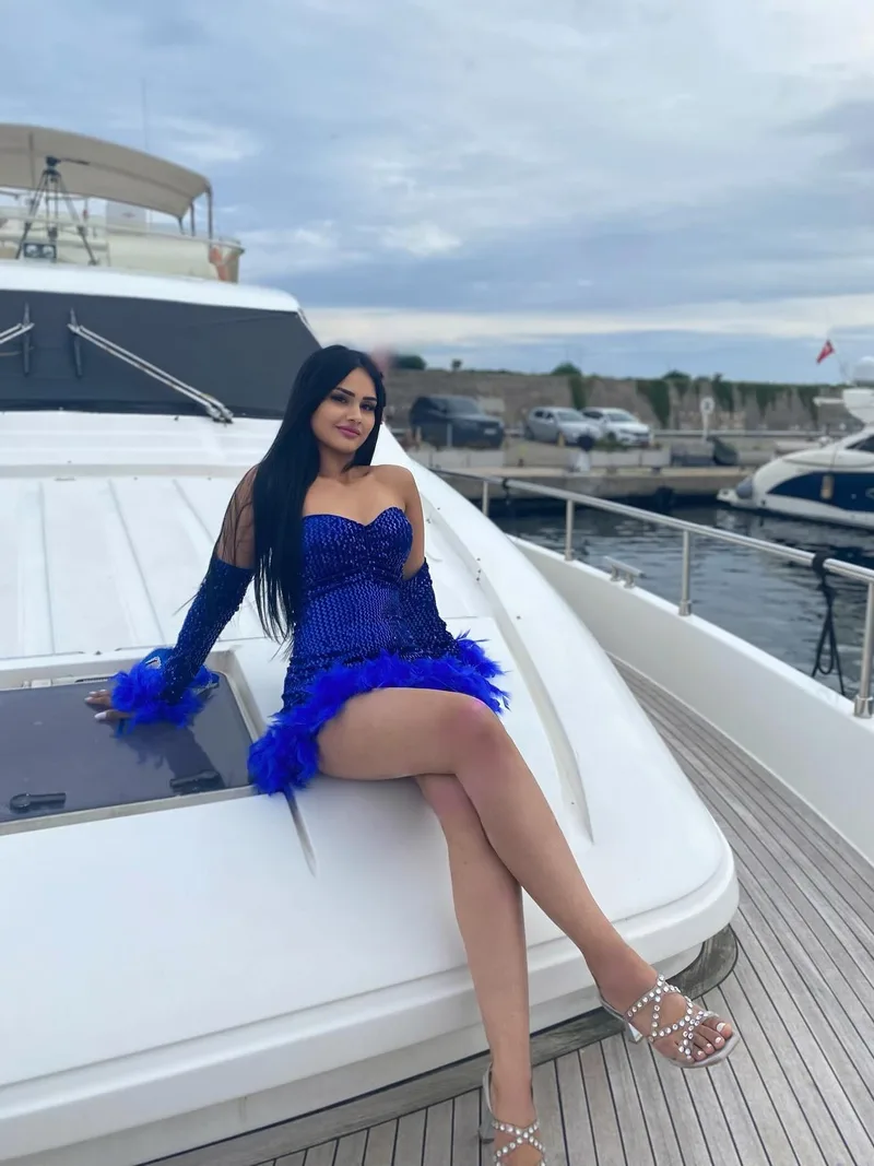 Selin Cevizli 24 yaşında esmer — fotoğraf 2