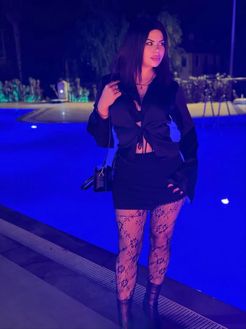 Serra Göktürk 26 yaşında sarışın — fotoğraf 3