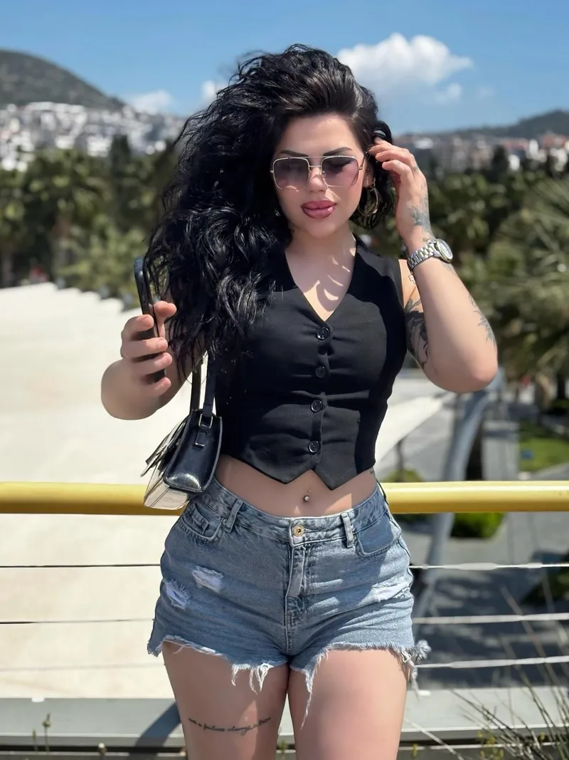 Serra Göktürk 26 yaşında sarışın — fotoğraf 5