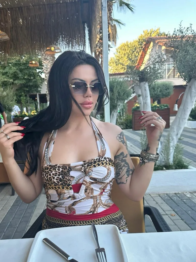 Serra Göktürk 26 yaşında sarışın — fotoğraf 6