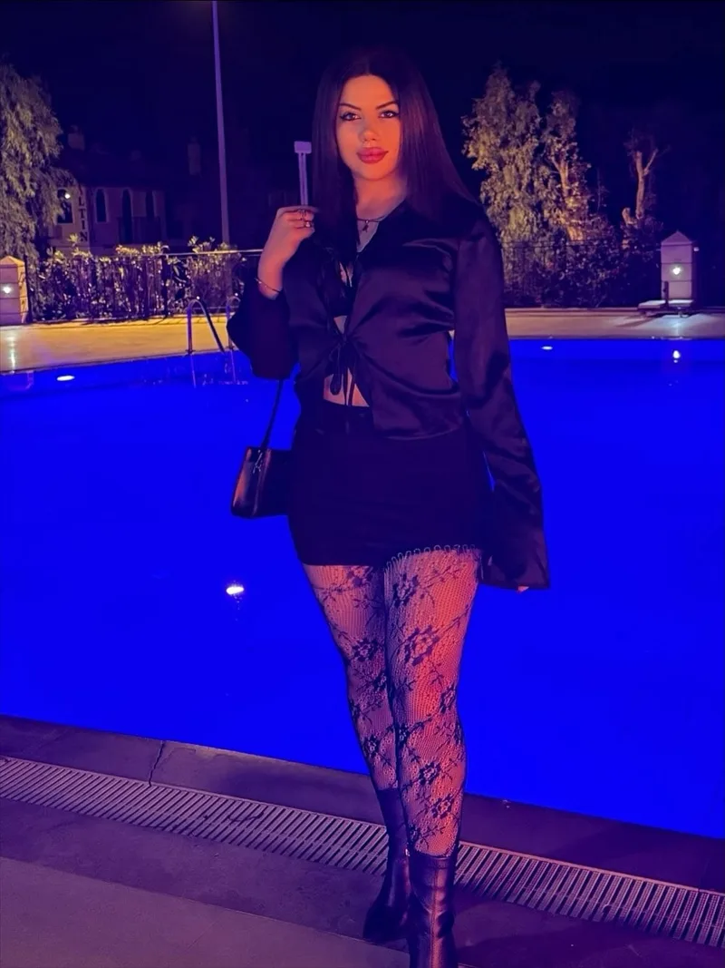 Serra Göktürk 26 yaşında sarışın — fotoğraf 1