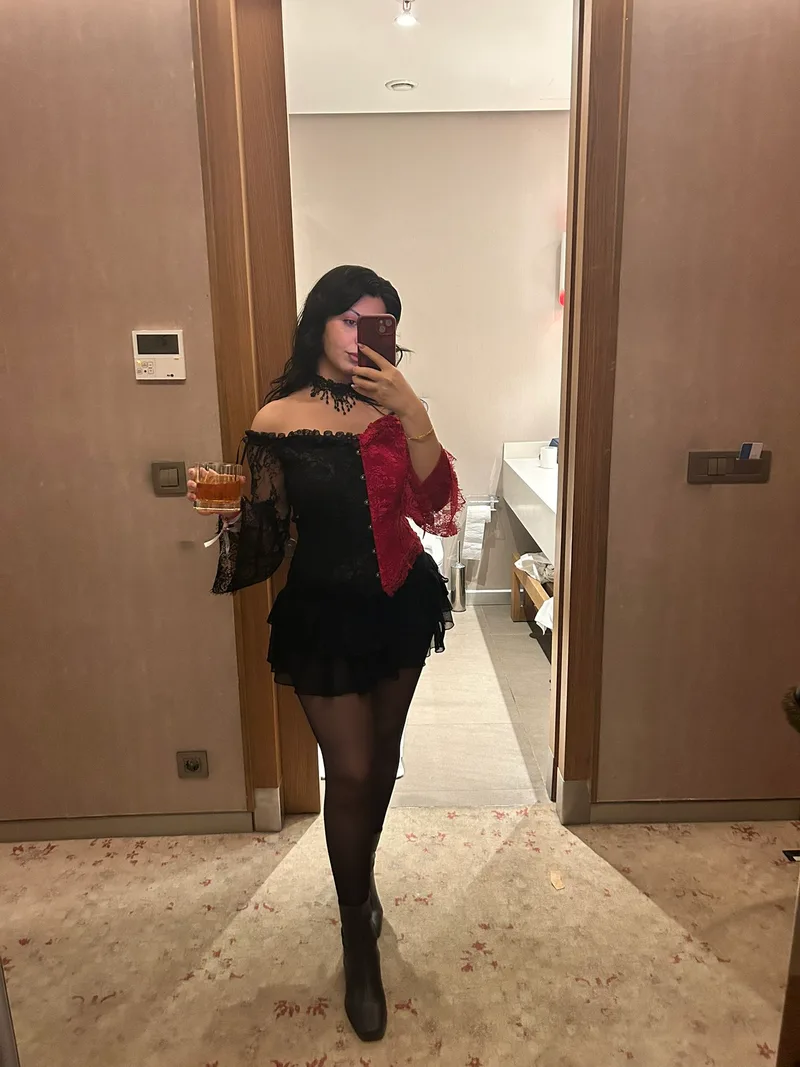 Tülin Erenköy 23 yaşında gecelik kalan — fotoğraf 1