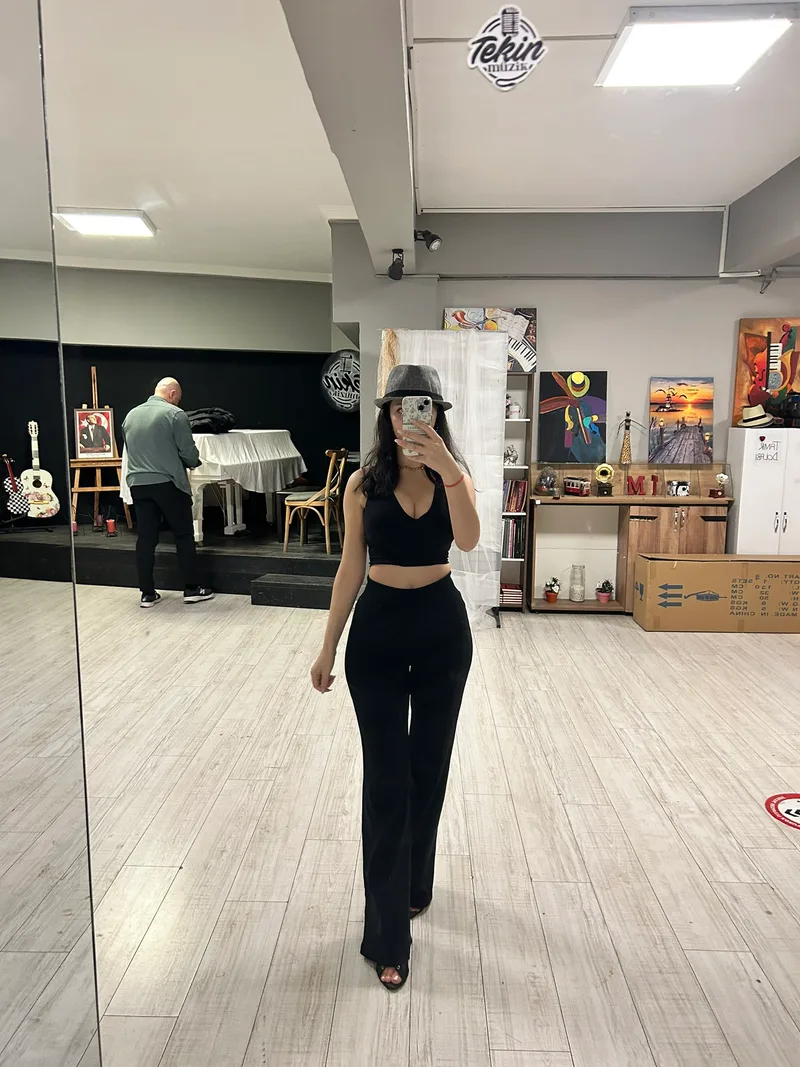 Ülkü Osmanbey 22 yaşında balık etli — fotoğraf 1