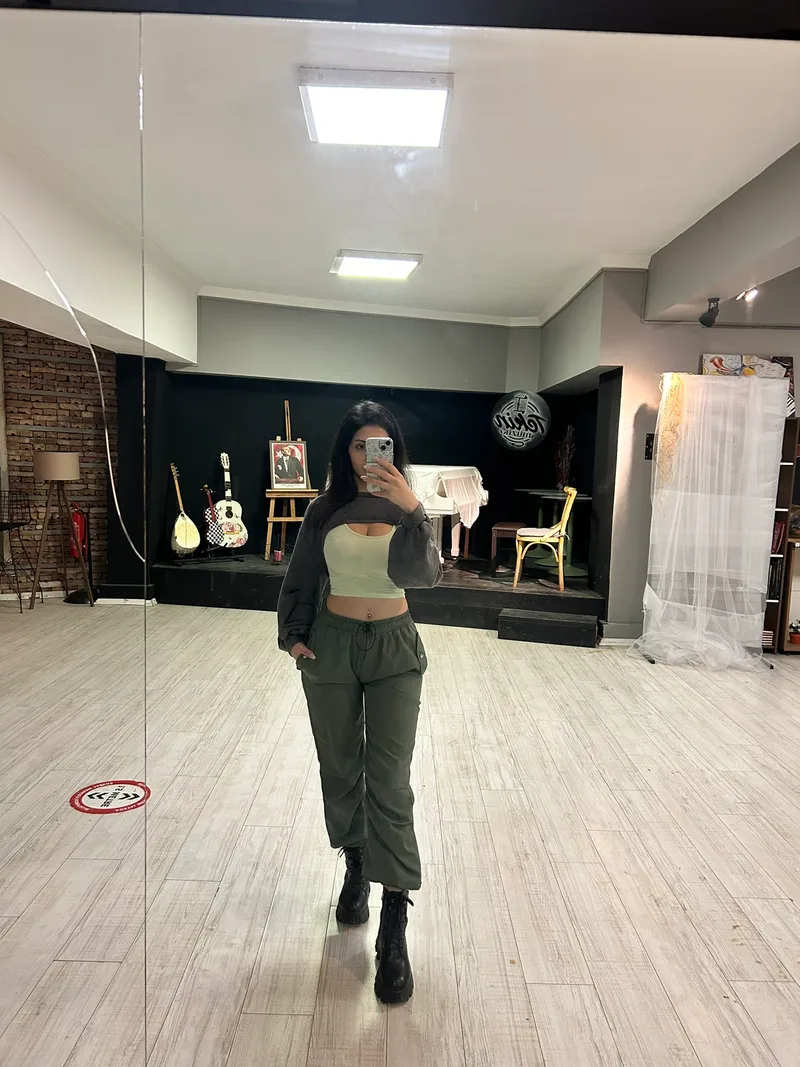 Vildan Erenköy 23 yaşında vip — fotoğraf 1