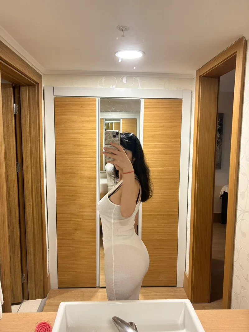 Yaren Feriköy 24 yaşında otele gelen — fotoğraf 1